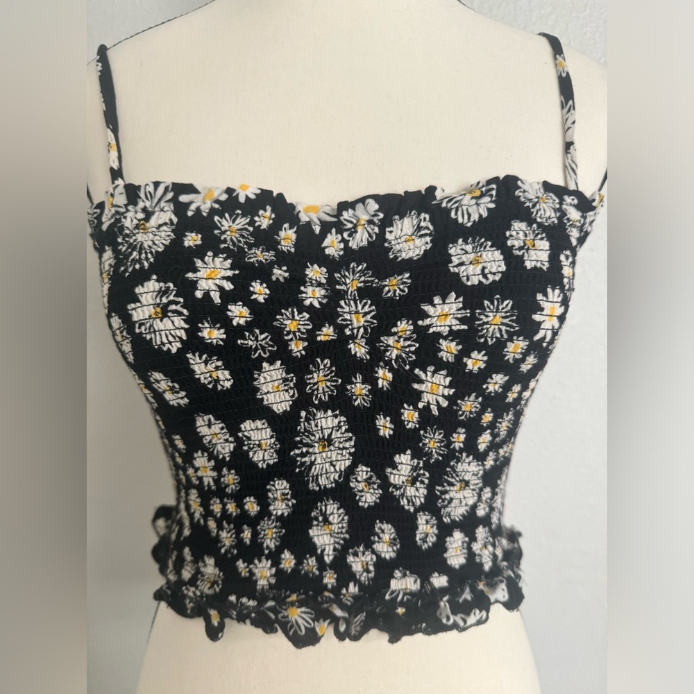 Floral Ruffled Crop Top - Picture 2 of 4
